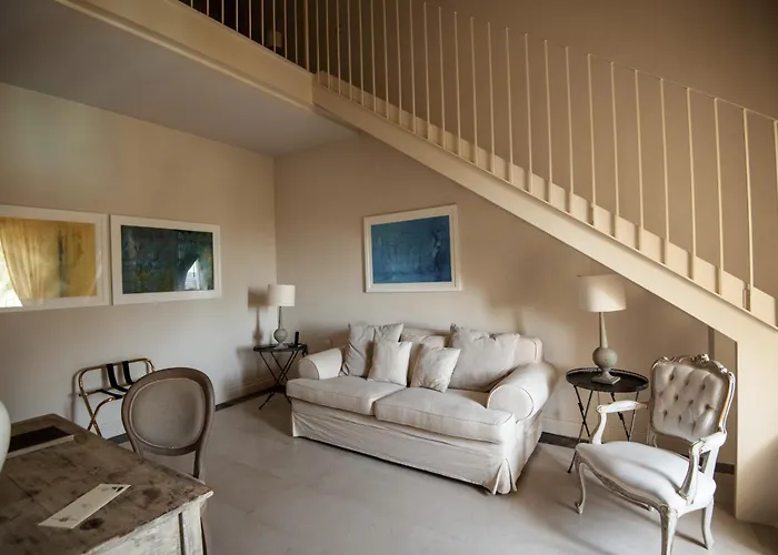 אתר נופש Castello Camemi 5*