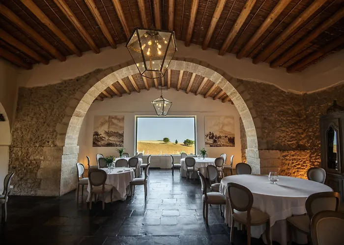 אתר נופש Castello Camemi 5*